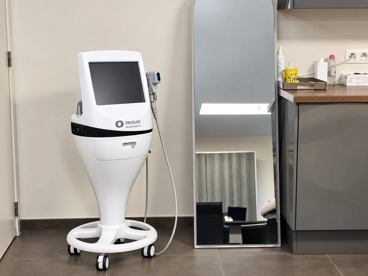 Een behandeltoestel in de behandelruimte van Clinic3D